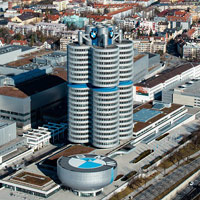 BMW-Vier-Zylinder Hochhaus in Münchener Stadtteil Milbertshofen - Am Hart